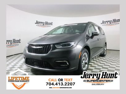 Used 2022 Chrysler Pacifica Limited