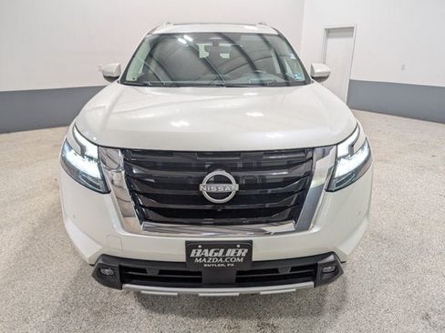 Used 2023 Nissan Pathfinder SL AWD/4WD image 8