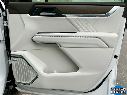 Used 2024 GMC Acadia Denali image 22