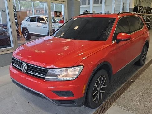 Used 2018 Volkswagen Tiguan SE w/ Panoramic Sunroof Package image 1