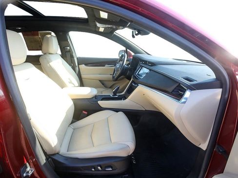 Used 2018 Cadillac XT5 Luxury w/ Driver Awareness Package image 21