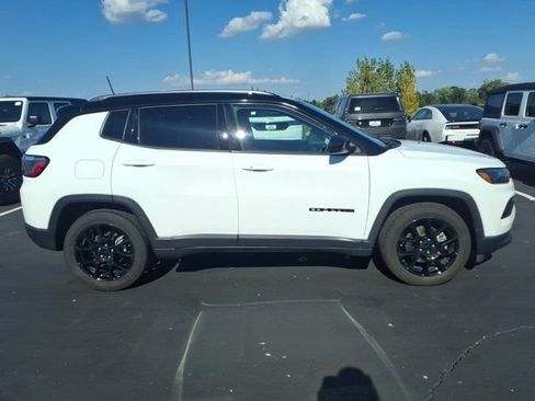 Used 2022 Jeep Compass Latitude FWD image 27