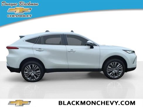 Used 2024 Toyota Venza XLE AWD/4WD image 2