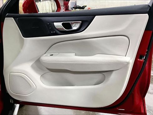 Used 2020 Volvo V60 T5 Cross Country w/ Protection Package image 23