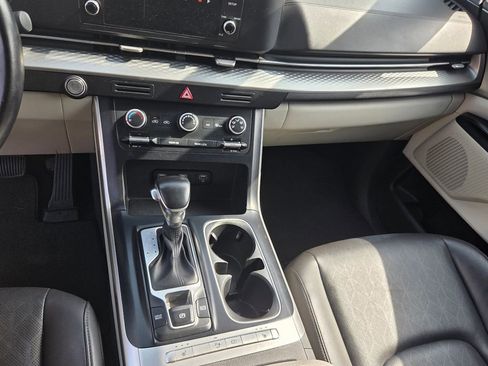 Used 2023 Kia Carnival LX FWD image 22
