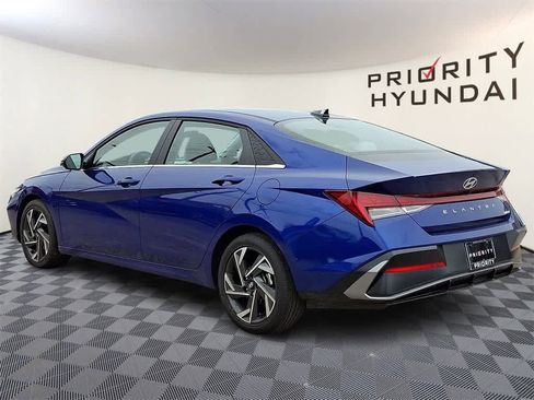 Used 2025 Hyundai Elantra Limited image 6