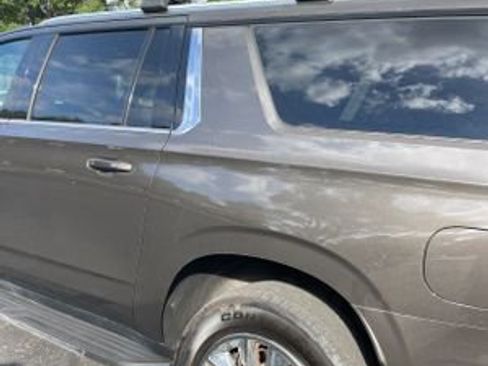 Used 2021 Chevrolet Suburban LT image 5