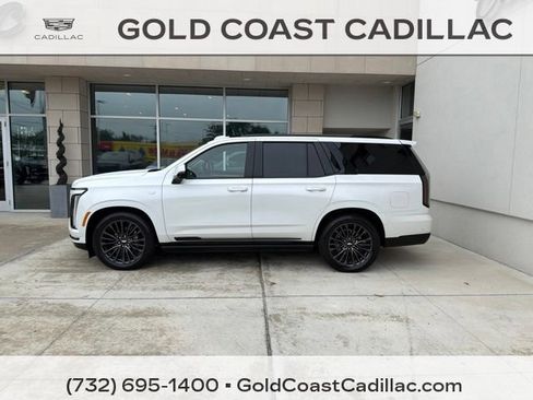 Certified 2025 Cadillac Escalade Sport Platinum AWD/4WD image 2