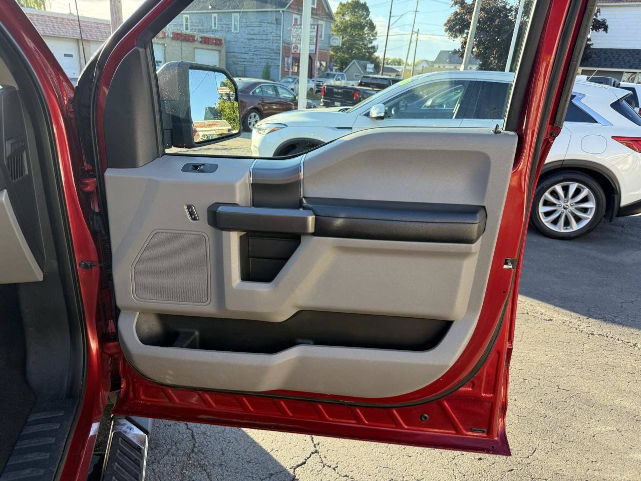 Used 2015 Ford F150 XLT w/ Equipment Group 302A Luxury AWD/4WD image 29