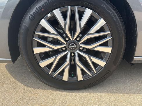 Used 2025 Nissan Altima 2.5 SV FWD image 30