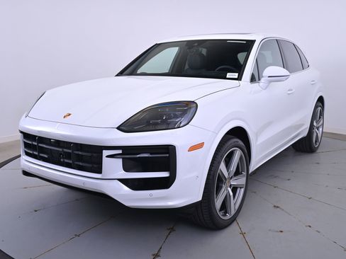 Used 2025 Porsche Cayenne image 1