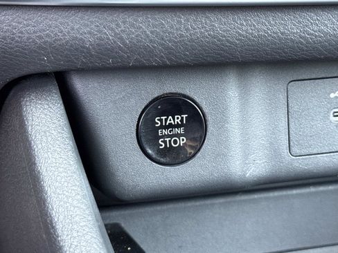 Used 2024 Nissan Rogue S AWD/4WD image 19