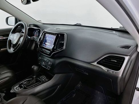 Used 2020 Jeep Cherokee Limited FWD image 34