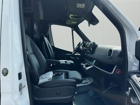 Used 2020 Mercedes-Benz Sprinter 2500 image 18