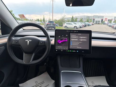 Used 2025 Tesla Model Y Long Range AWD/4WD image 24