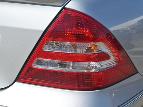 Used 2007 Mercedes-Benz C 230 Sedan image 36