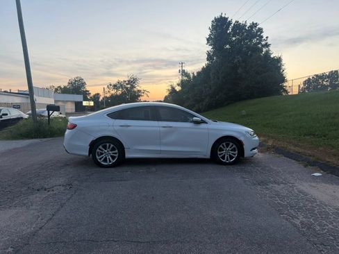 Used 2015 Chrysler 200 Limited w/ Convenience Group FWD image 3