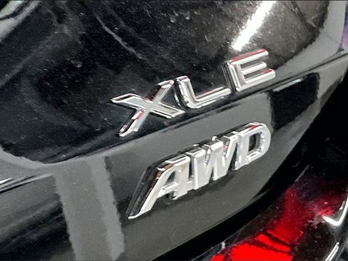 Used 2021 Toyota Avalon XLE w/ Moonroof Package image 24