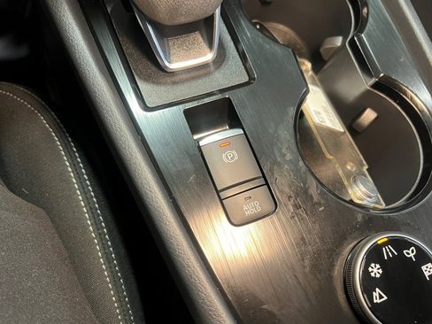 Used 2025 Nissan Rogue S image 43