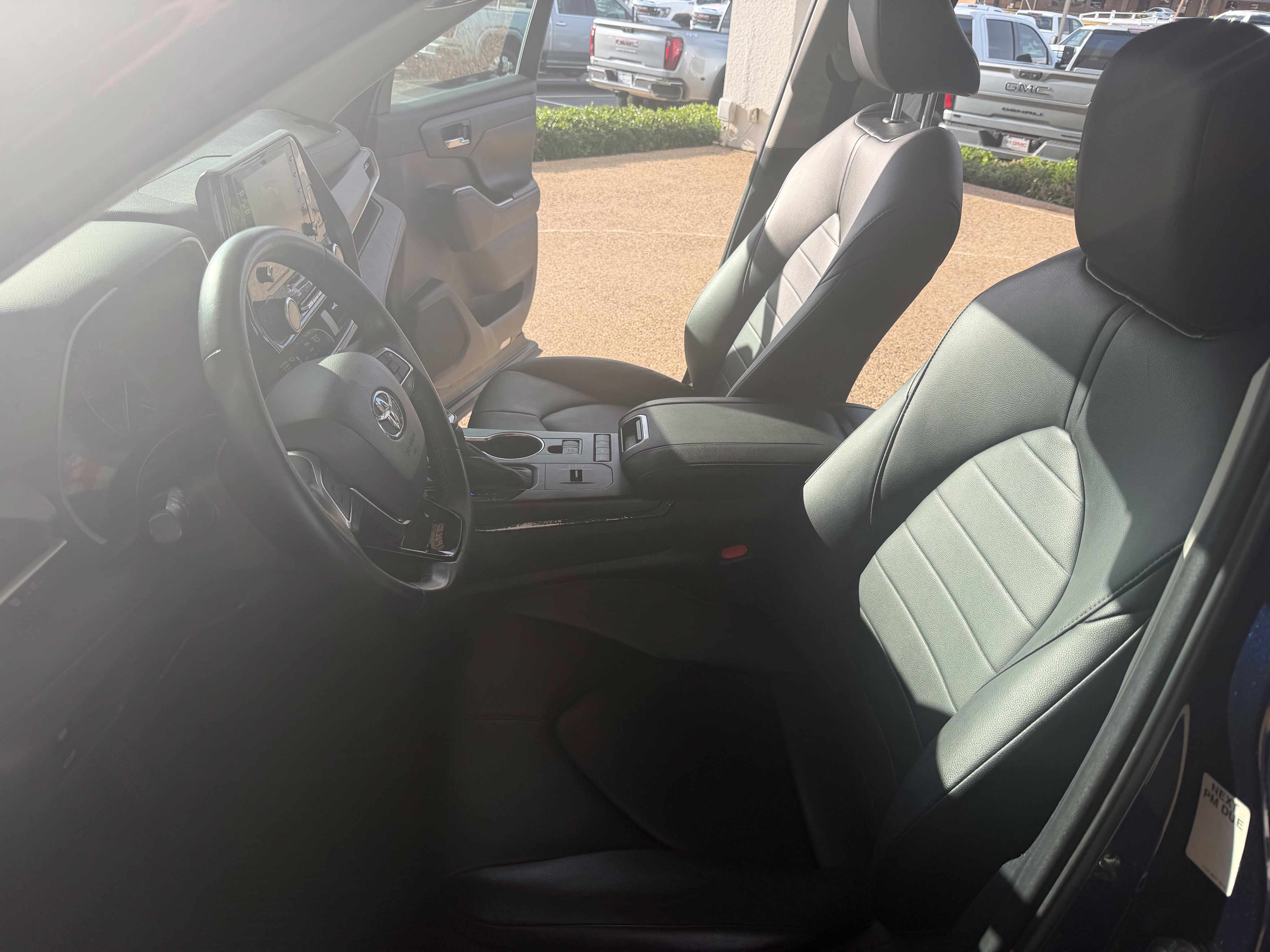 Used 2020 Toyota Highlander XLE FWD image 26