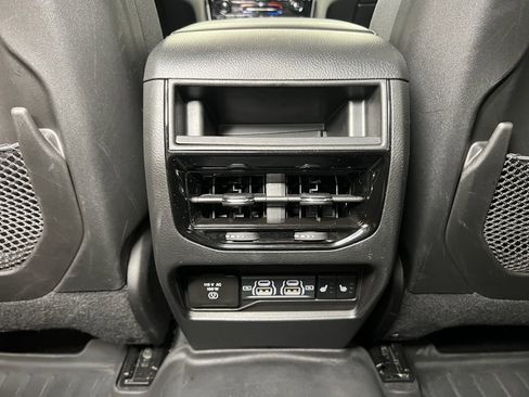 Used 2024 Jeep Grand Cherokee Limited w/ Black Appearance Package image 23