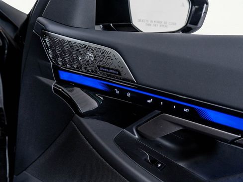 Used 2025 BMW M5 w/ Executive Package image 49