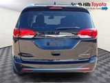 Used 2017 Chrysler Pacifica Limited image 5