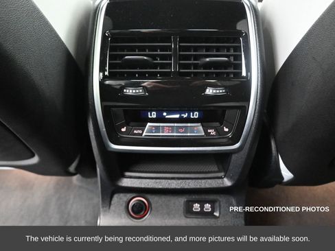 Used 2023 BMW X7 xDrive40i w/ Executive Package image 37