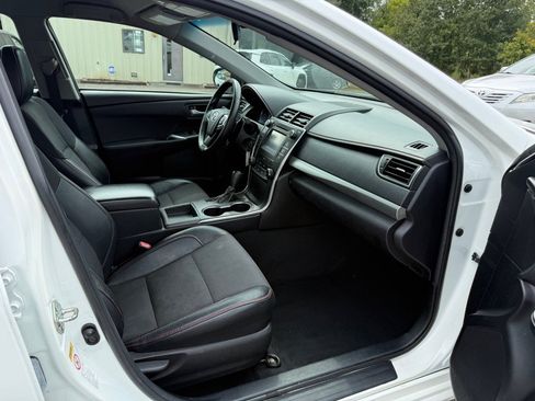 Used 2017 Toyota Camry SE FWD image 14