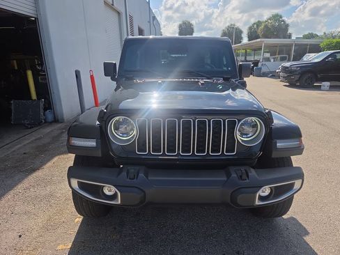 Used 2025 Jeep Wrangler Unlimited Sahara w/ Safety Group AWD/4WD image 4