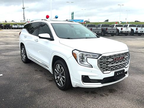 Used 2023 GMC Terrain Denali AWD/4WD image 3