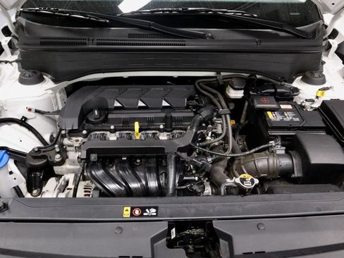 Used 2024 Hyundai Venue Limited FWD image 19