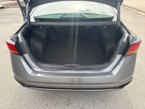 Used 2024 Nissan Altima 2.5 SV FWD image 31