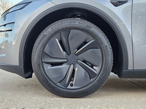 Used 2026 Tesla Model Y Long Range image 25