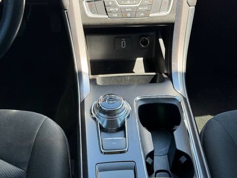 Used 2017 Ford Fusion SE w/ Fusion SE Technology Package FWD image 14