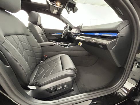 Used 2025 BMW i5 M60 w/ Premium Package image 40