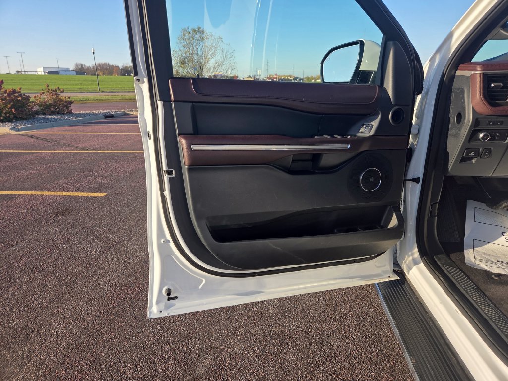 Used 2022 Ford Expedition Max Limited AWD/4WD image 5