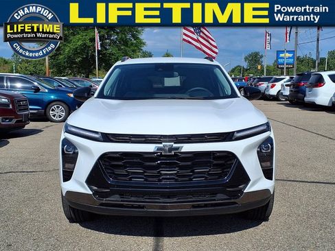 Used 2024 Chevrolet Trax ACTIV w/ Driver Confidence Package FWD image 2