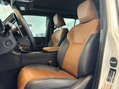 Used 2024 Lexus GX 550 w/ Cold Area Package AWD/4WD image 12