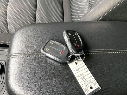 Used 2023 GMC Terrain SLE image 11