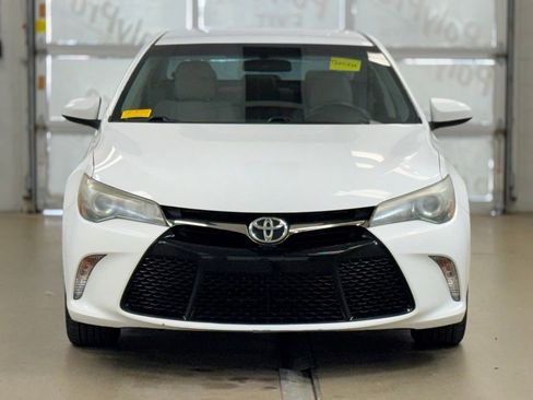 Used 2016 Toyota Camry SE image 2