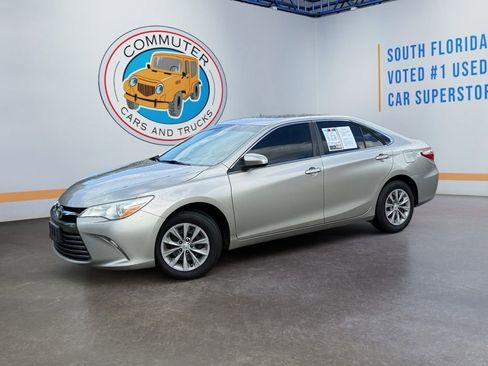 Used 2015 Toyota Camry LE FWD image 2