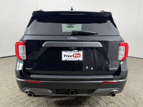 Used 2021 Ford Explorer XLT w/ Equipment Group 202A image 5