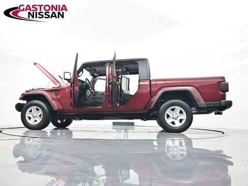 Used 2022 Jeep Gladiator Sport image 44