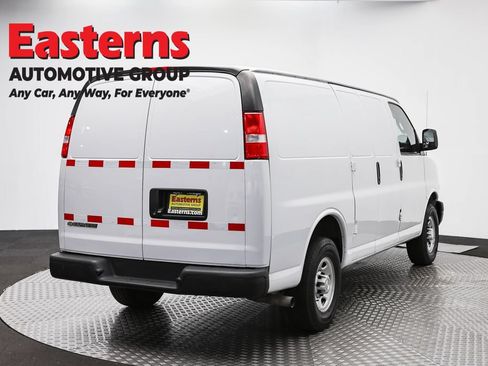 Used 2021 Chevrolet Express 2500 RWD image 5