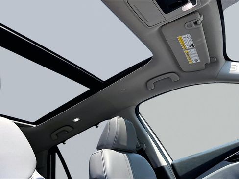 Used 2024 Honda Pilot Touring image 17