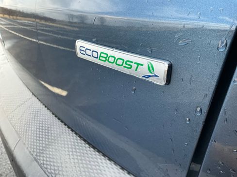 Used 2020 Ford Escape SE image 18