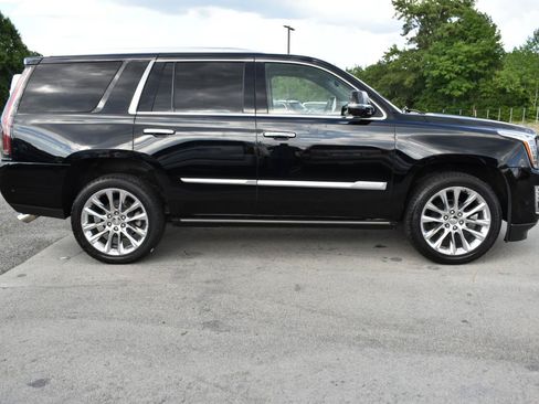 Used 2020 Cadillac Escalade Premium Luxury AWD/4WD image 5
