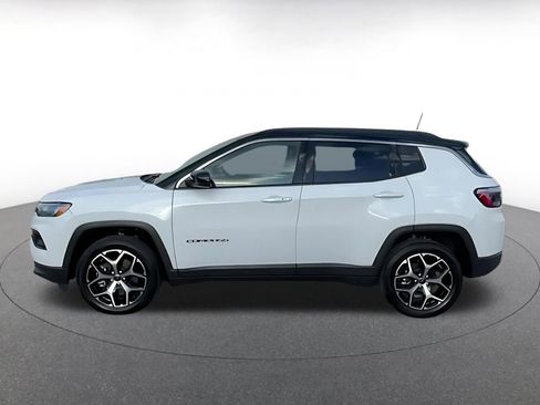 Used 2025 Jeep Compass Limited image 8