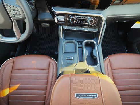 New 2026 GMC Sierra 2500 Denali Ultimate w/ LPO, Black Badging Package image 17